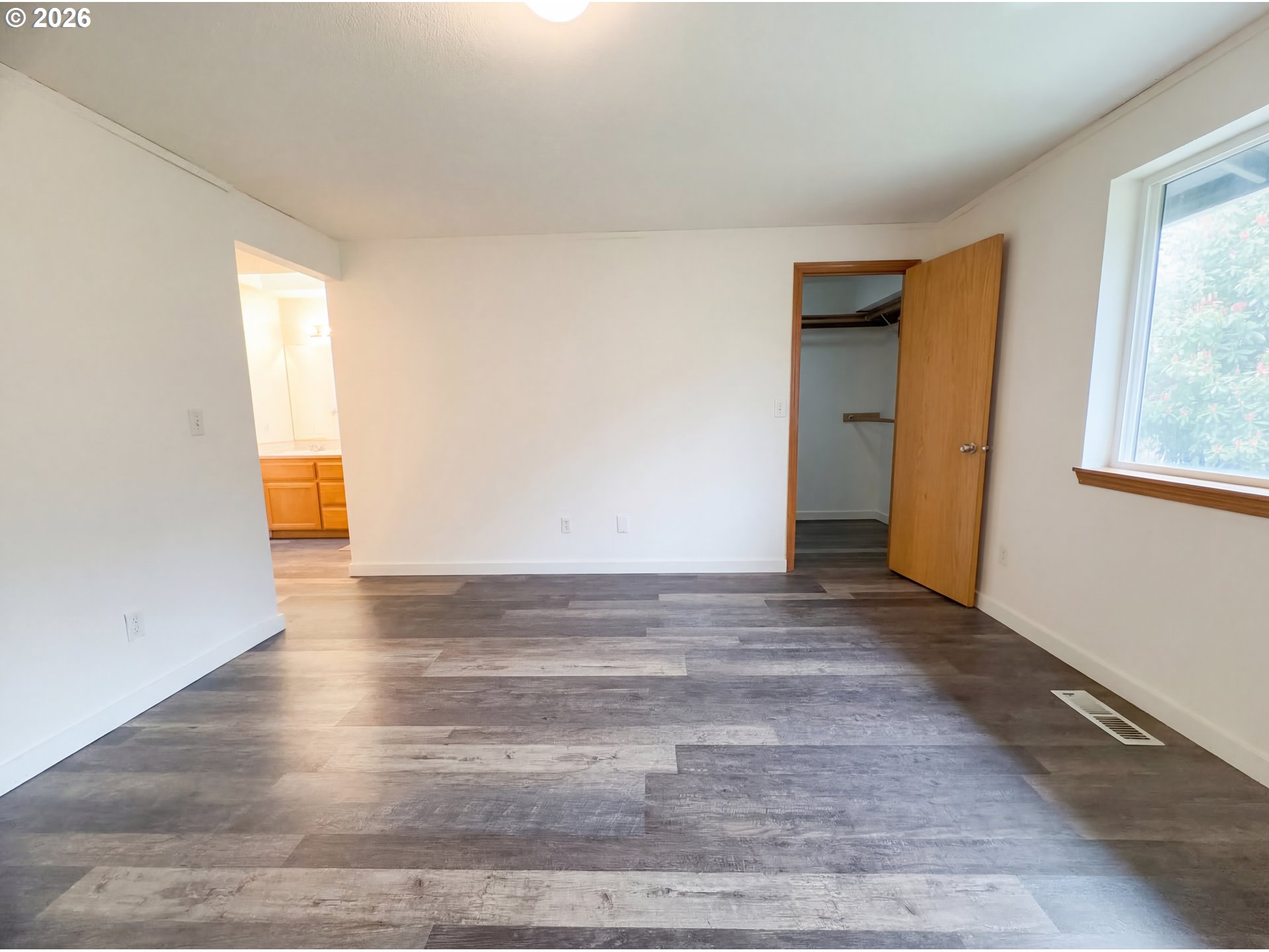 8641 Northeast Windstone Street Beaverton, OR 97006 - Photo 7 of 18 a view of an empty room and window