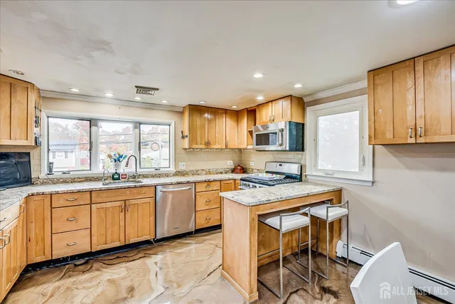 $650,000 | 1072 Bordentown Avenue, Sayreville, NJ 08859