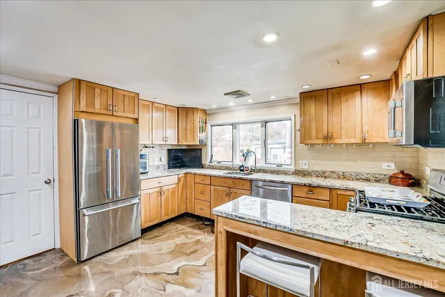 $650,000 | 1072 Bordentown Avenue, Sayreville, NJ 08859