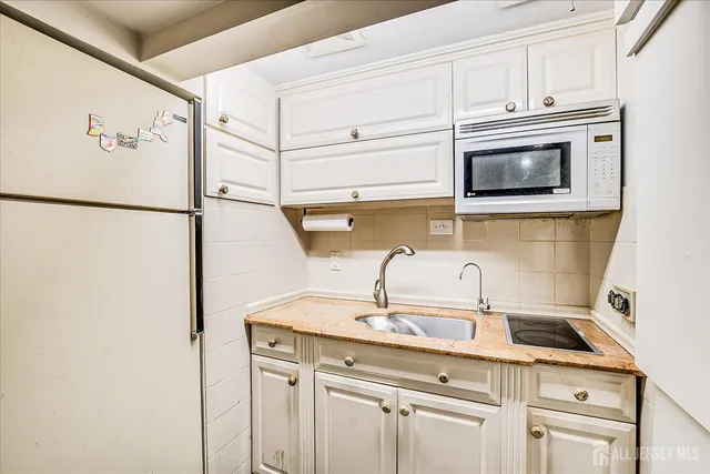 $650,000 | 1072 Bordentown Avenue, Sayreville, NJ 08859