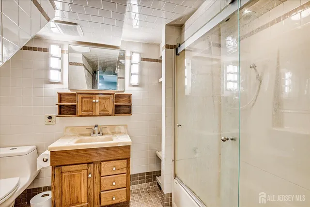 $650,000 | 1072 Bordentown Avenue, Sayreville, NJ 08859