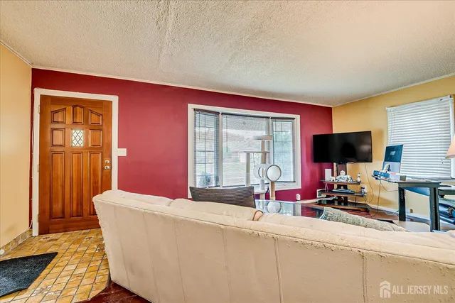 $650,000 | 1072 Bordentown Avenue, Sayreville, NJ 08859