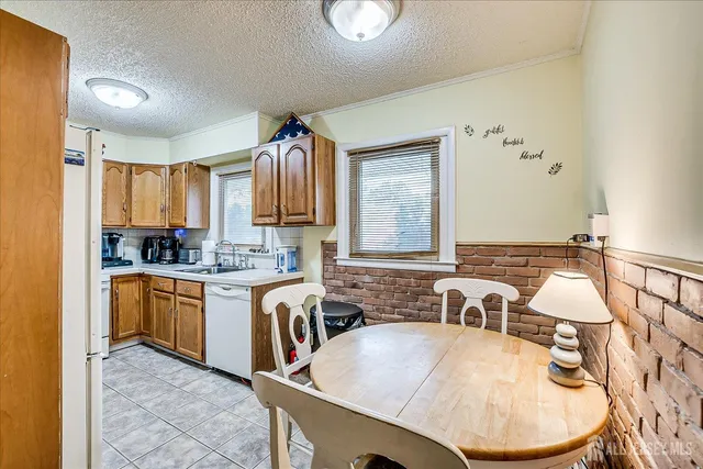 $650,000 | 1072 Bordentown Avenue, Sayreville, NJ 08859