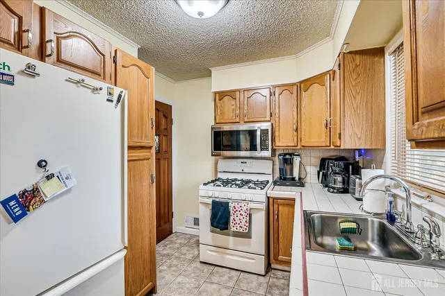 $650,000 | 1072 Bordentown Avenue, Sayreville, NJ 08859