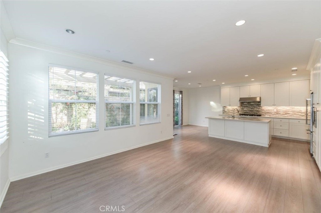 229 Rodeo Irvine, CA 92602 - Photo 5 of 37 Great Room