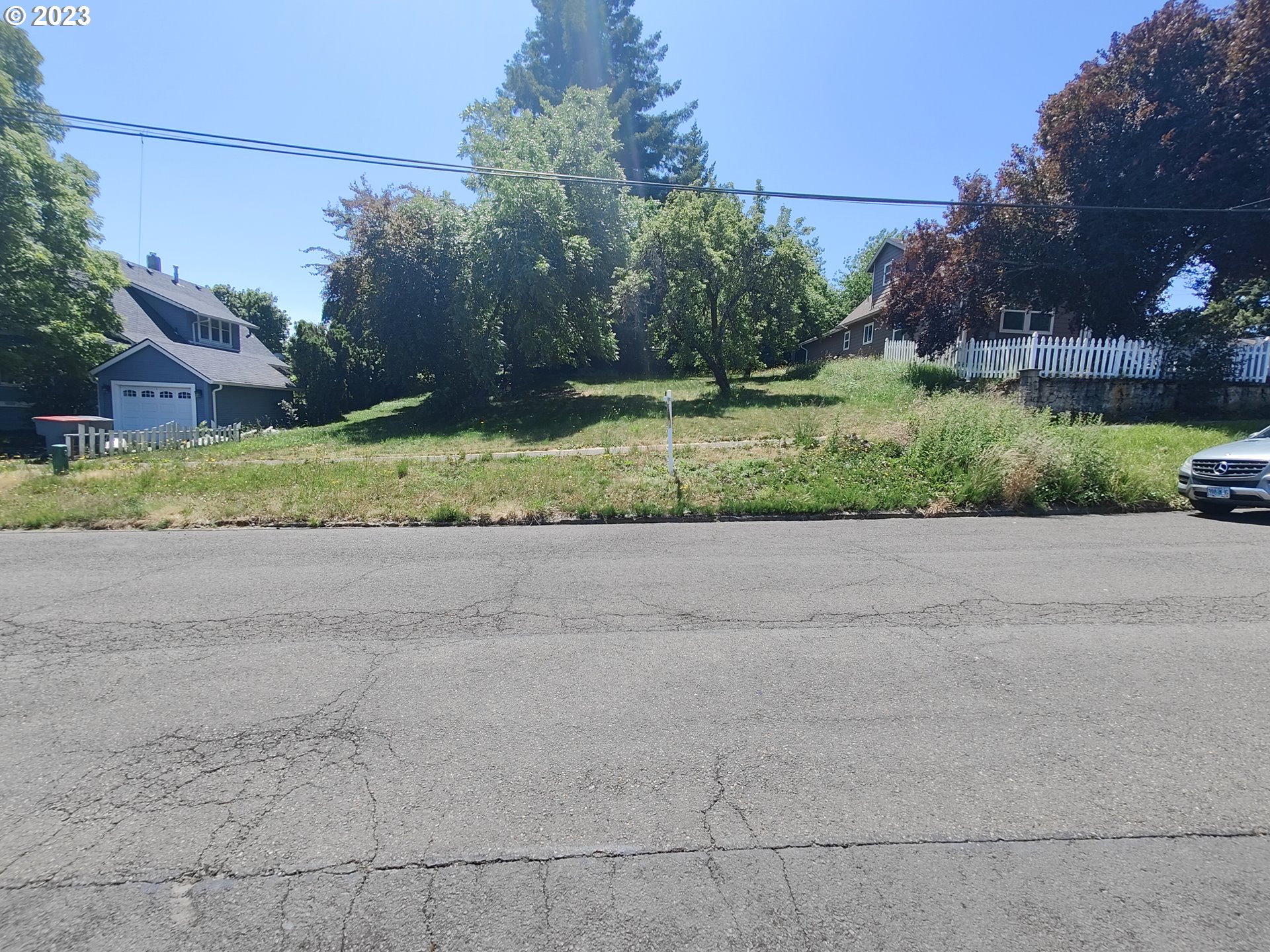 240 Southwest Jefferson Street Sheridan, OR 97378 - Photo 2 of 5 front view of a house with a yard