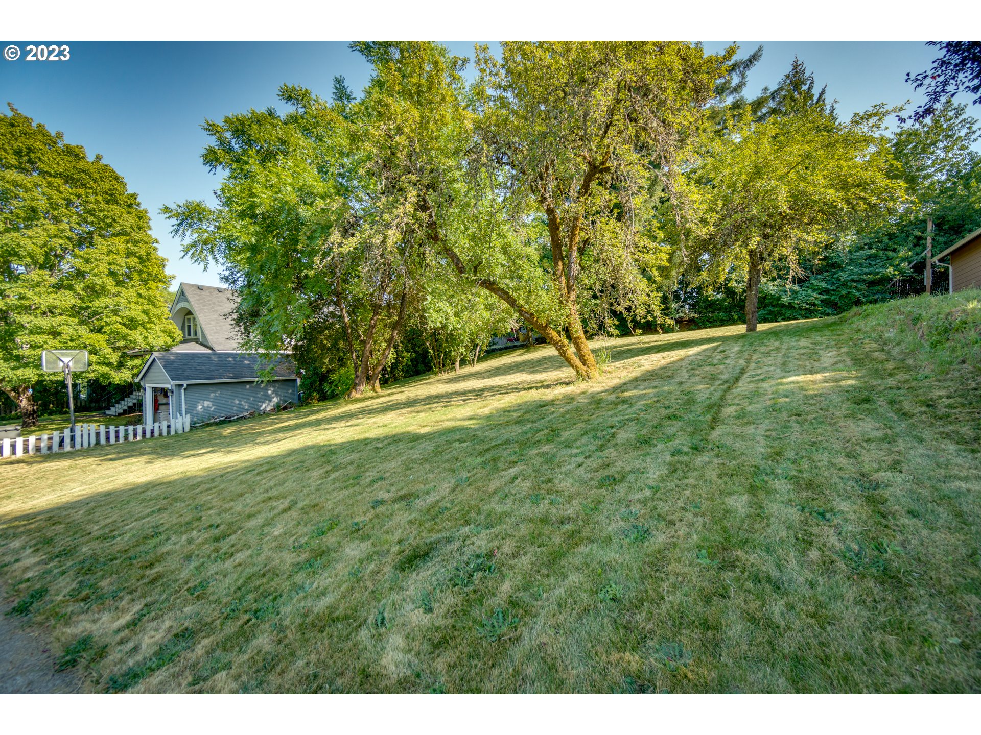 240 Southwest Jefferson Street Sheridan, OR 97378 - Photo 3 of 5 a view of a backyard