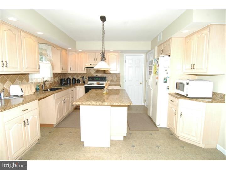 1037 Dallas Road Reading, PA 19605 - Photo 3 of 19 Gallery Image 3
