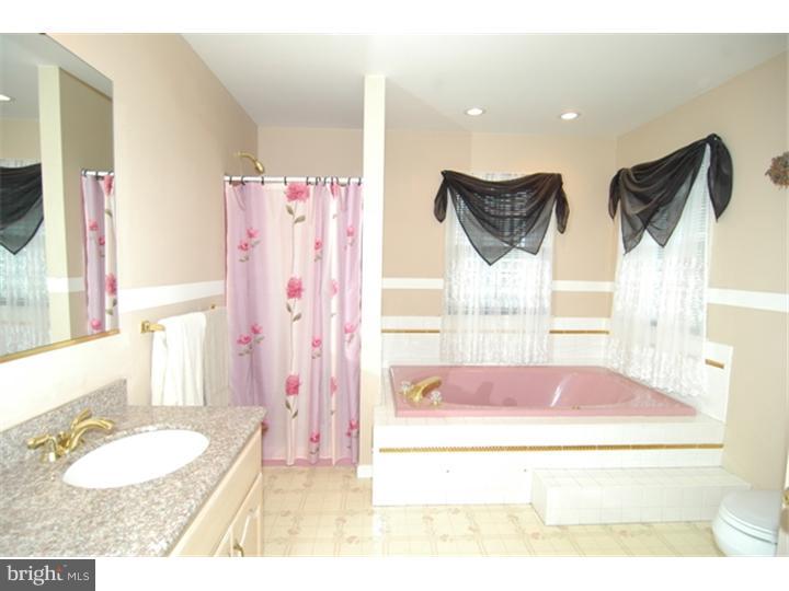 1037 Dallas Road Reading, PA 19605 - Photo 8 of 19 Gallery Image 8