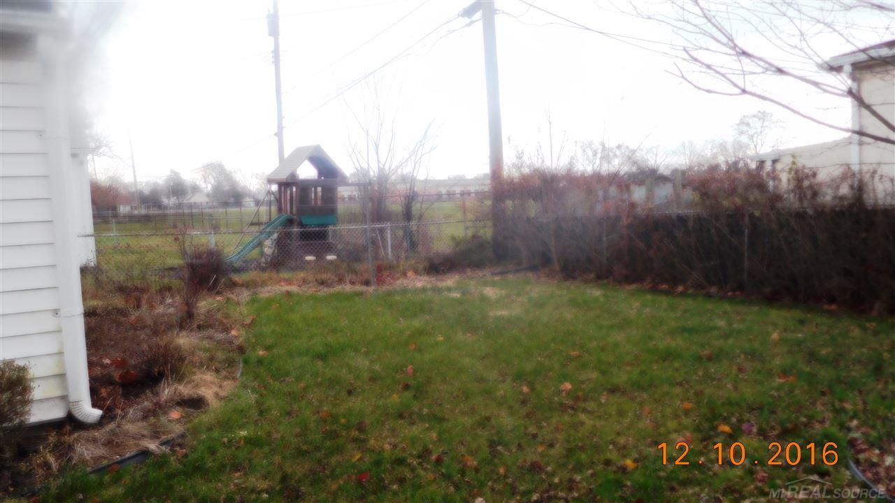 15026 Stephens Eastpointe, MI 48021 - Photo 5 of 30