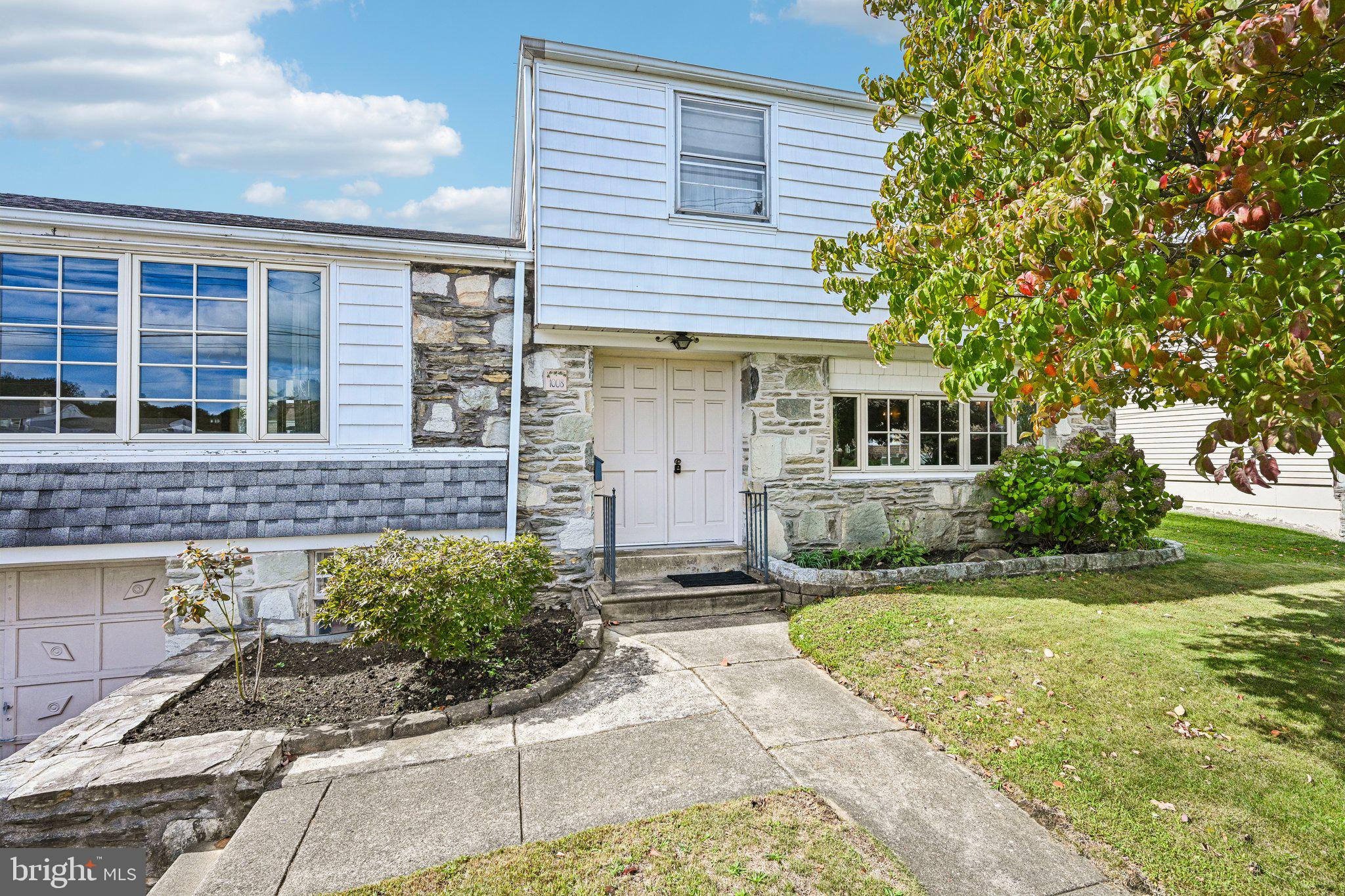 1008 Rennard Street Philadelphia, PA 19116 - Photo 3 of 33 Gallery Image 3