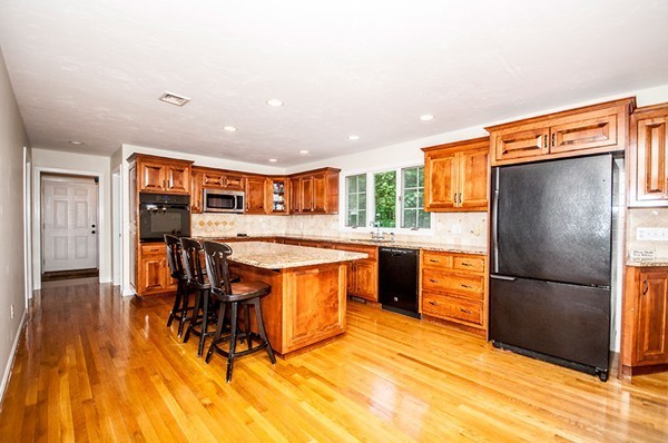 12 Abbey Road Walpole, MA 02071 - Photo 3 of 29