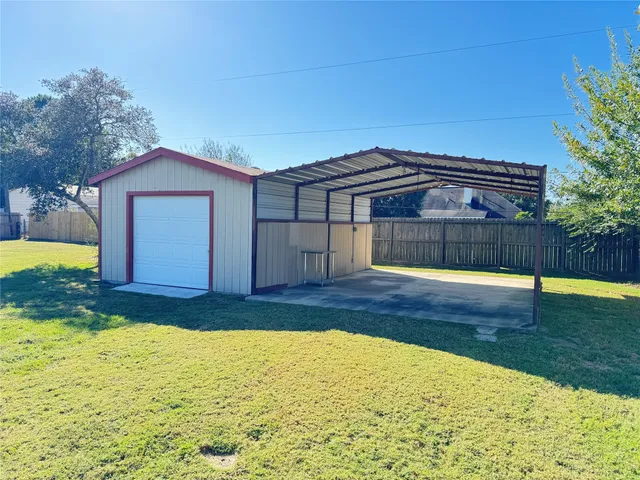 a view of front of house with a yard