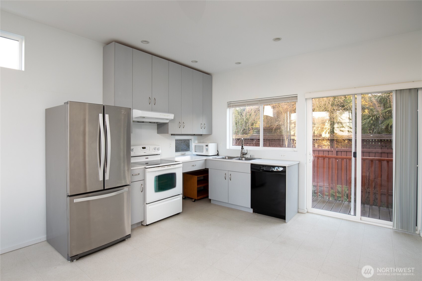 2900 18th Avenue South, Unit B Seattle, WA 98144 - Photo 3 of 10