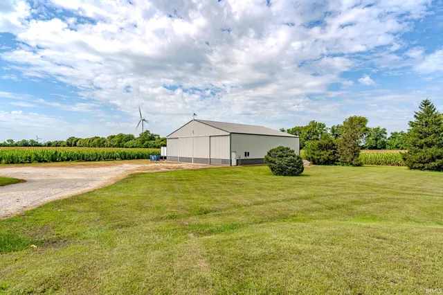 $375,000 | 4800 Highway 41, Boswell, IN 47921