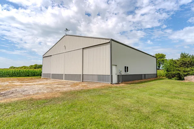 $375,000 | 4800 Highway 41, Boswell, IN 47921