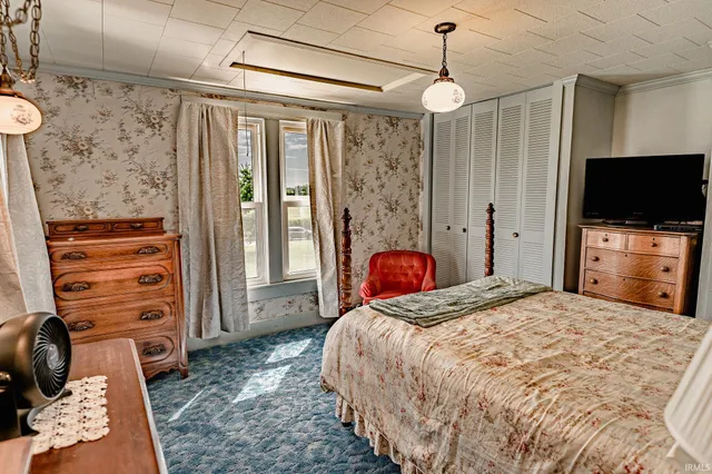 $375,000 | 4800 Highway 41, Boswell, IN 47921