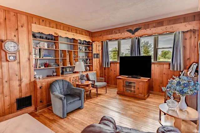 $375,000 | 4800 Highway 41, Boswell, IN 47921