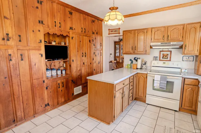 $375,000 | 4800 Highway 41, Boswell, IN 47921