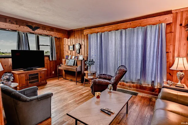 $375,000 | 4800 Highway 41, Boswell, IN 47921