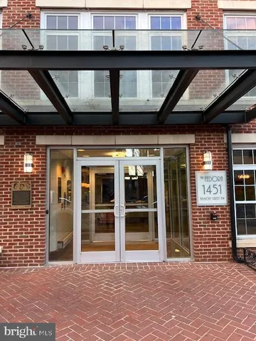 a view of a entryway of a building