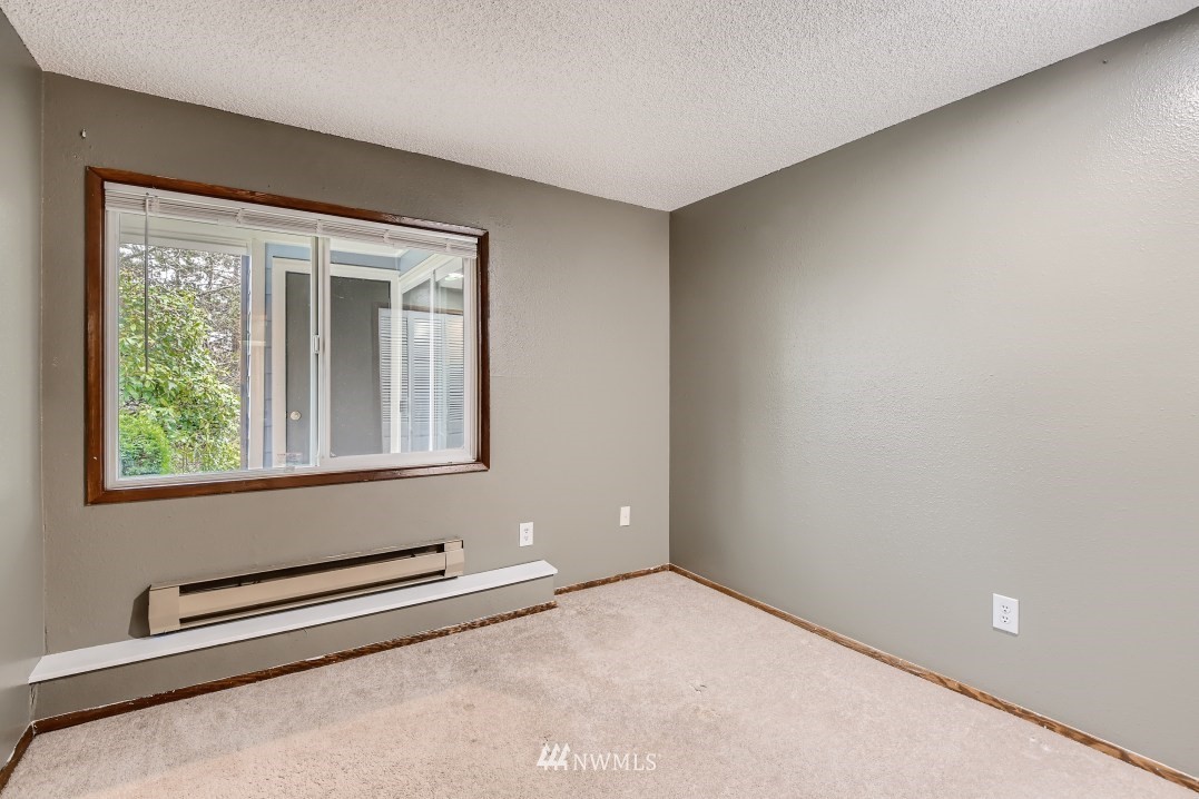7577 Old Redmond Road, Unit 7 Redmond, WA 98052 - Photo 14 of 21 a view of an empty room with a window