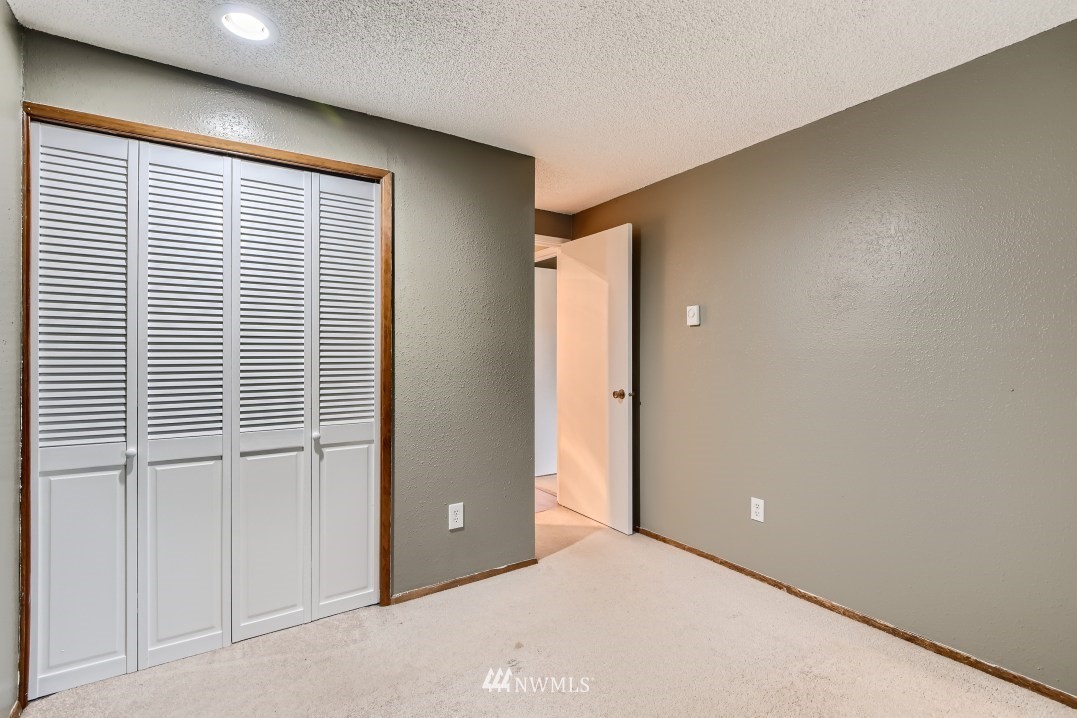 7577 Old Redmond Road, Unit 7 Redmond, WA 98052 - Photo 15 of 21 a view of an empty room with a window