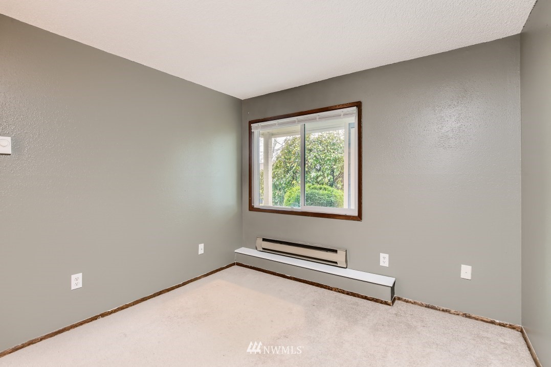 7577 Old Redmond Road, Unit 7 Redmond, WA 98052 - Photo 16 of 21 a view of an empty room with a window
