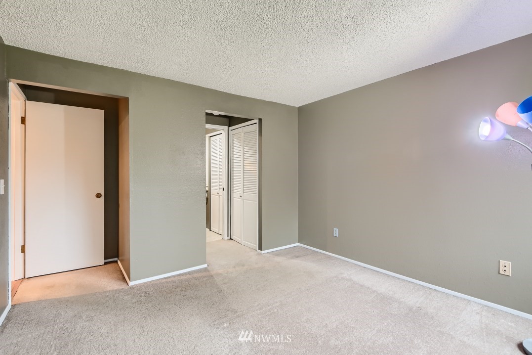 7577 Old Redmond Road, Unit 7 Redmond, WA 98052 - Photo 10 of 21 a view of an empty room and closet area