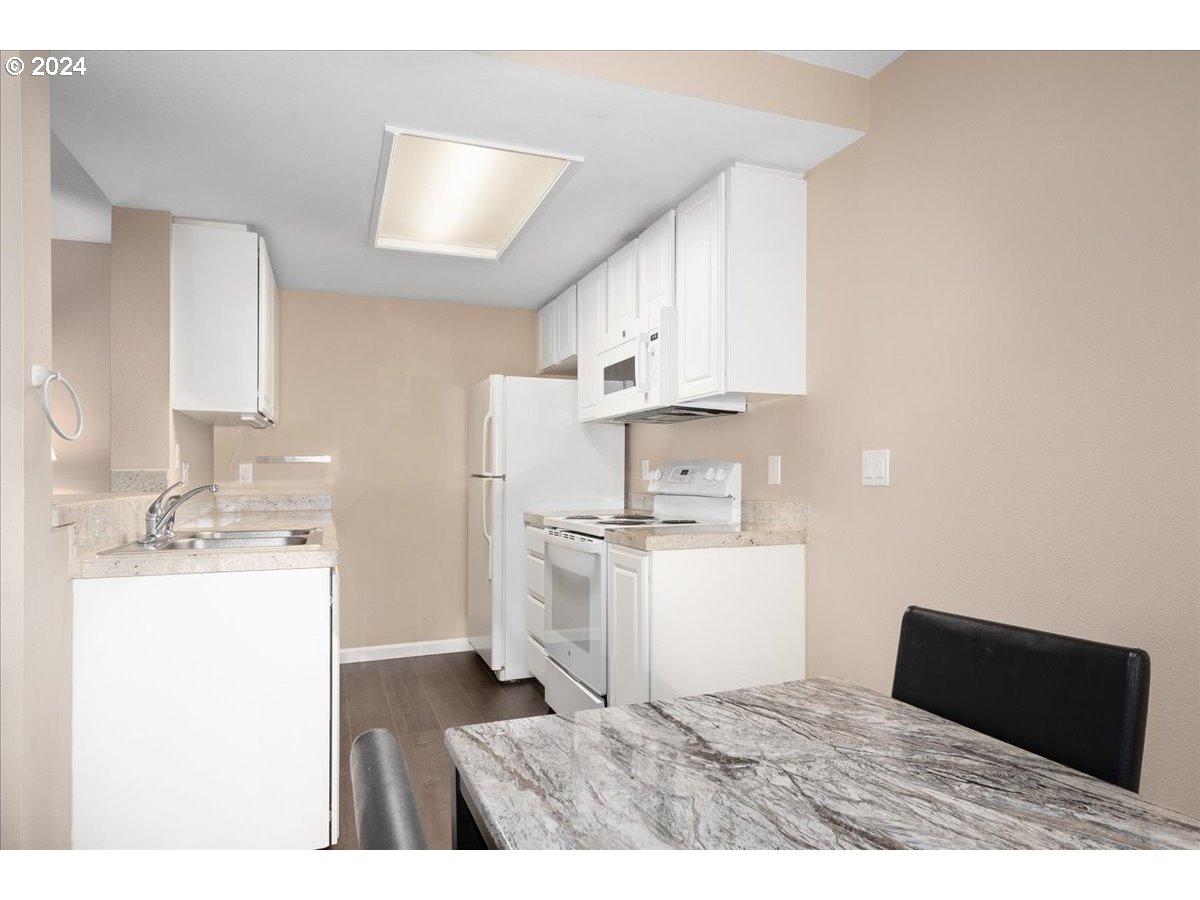 9896 Southeast Talbert Street Clackamas, OR 97015 - Photo 14 of 38