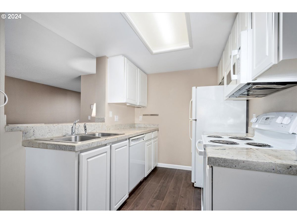 9896 Southeast Talbert Street Clackamas, OR 97015 - Photo 16 of 38