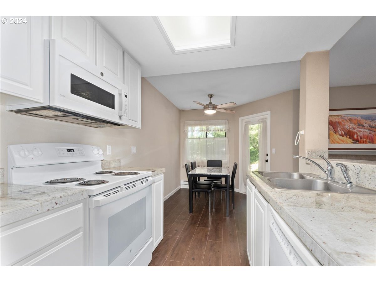 9896 Southeast Talbert Street Clackamas, OR 97015 - Photo 17 of 38