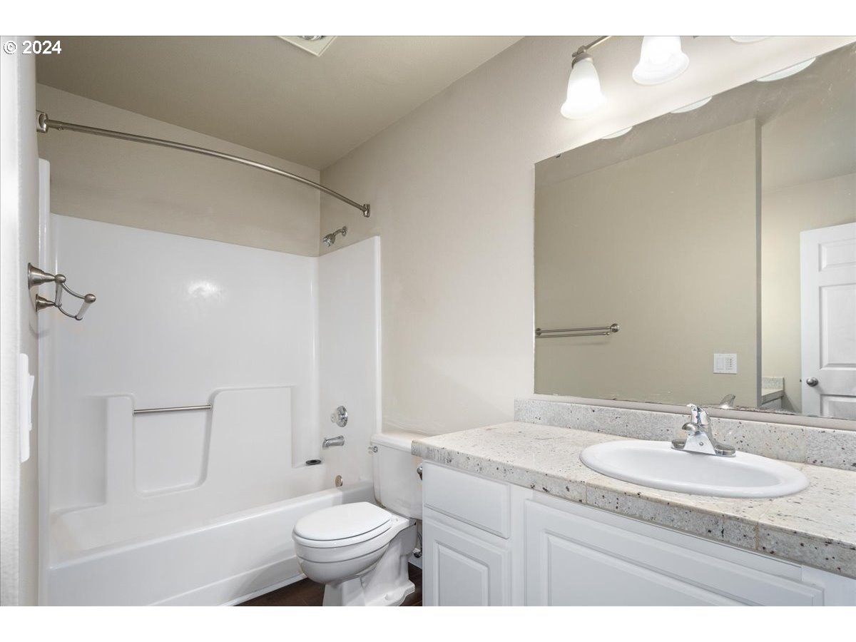 9896 Southeast Talbert Street Clackamas, OR 97015 - Photo 22 of 38