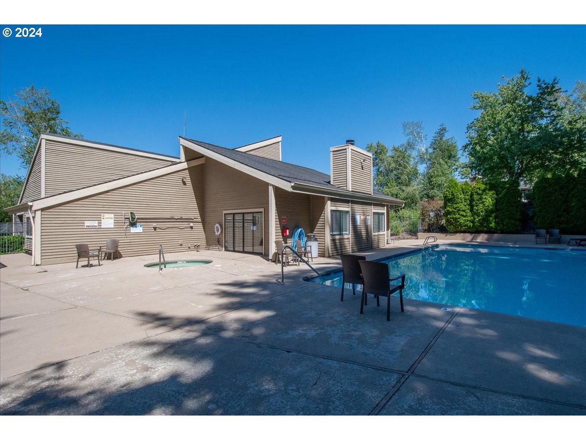 9896 Southeast Talbert Street Clackamas, OR 97015 - Photo 34 of 38