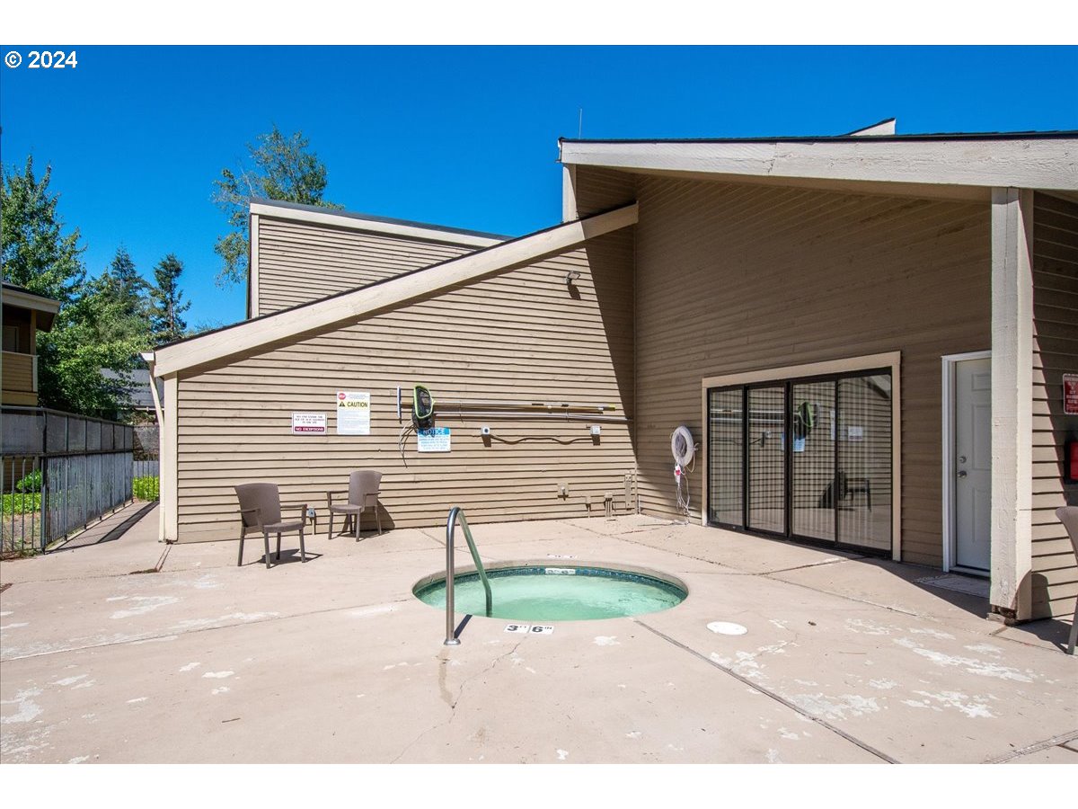 9896 Southeast Talbert Street Clackamas, OR 97015 - Photo 35 of 38