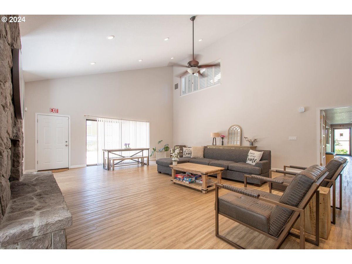 9896 Southeast Talbert Street Clackamas, OR 97015 - Photo 37 of 38