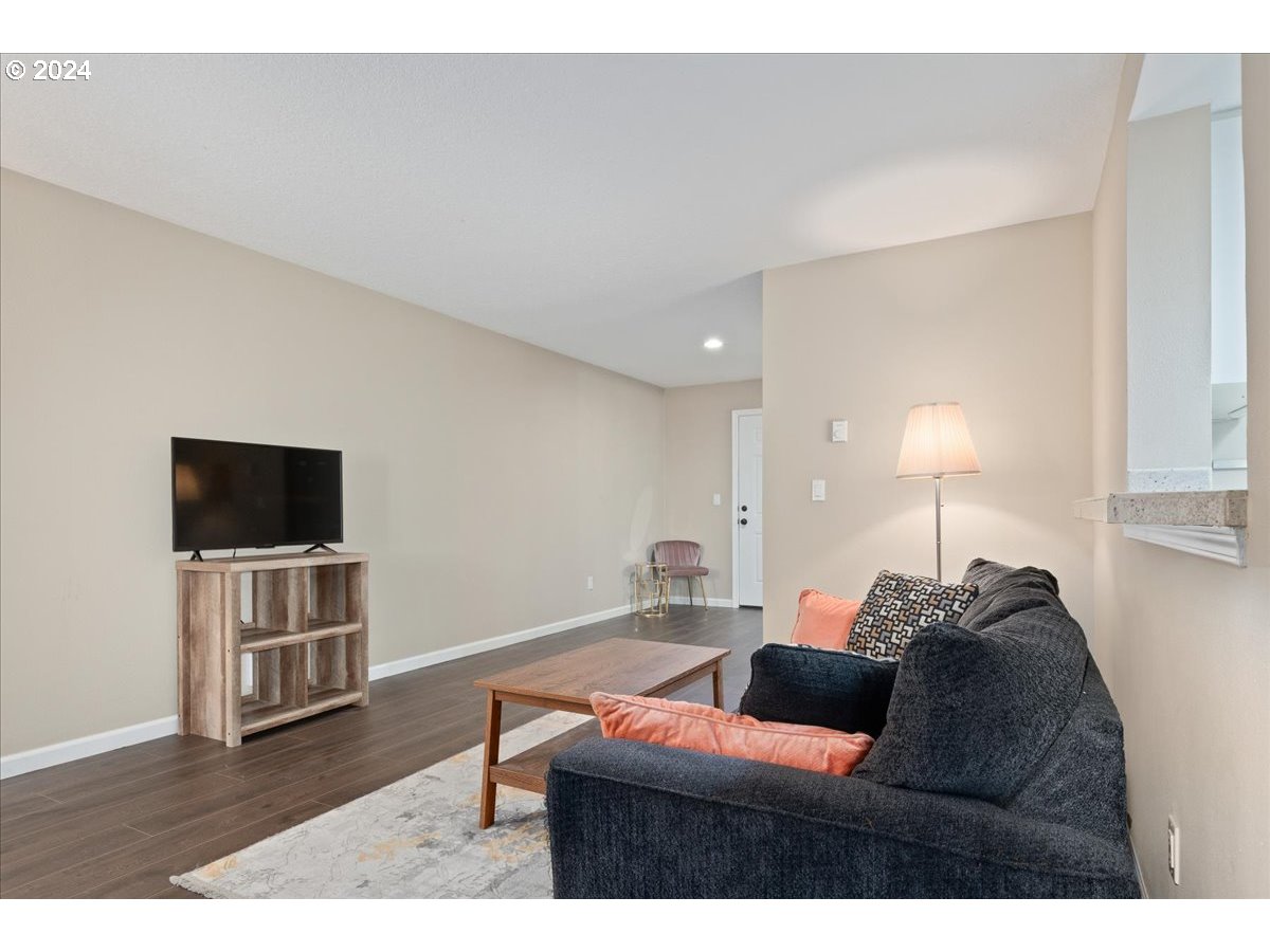 9896 Southeast Talbert Street Clackamas, OR 97015 - Photo 6 of 38