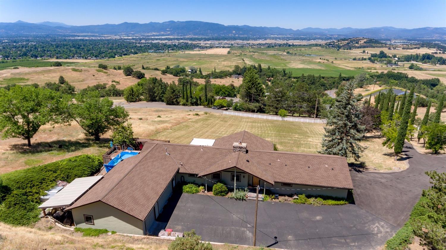 3558 Dodson Road Medford, OR 97504 - Photo 3 of 35 Exterior