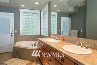832 East Wiser Lake Road Lynden, WA 98264 - Photo 19 of 25 Gallery Image 19