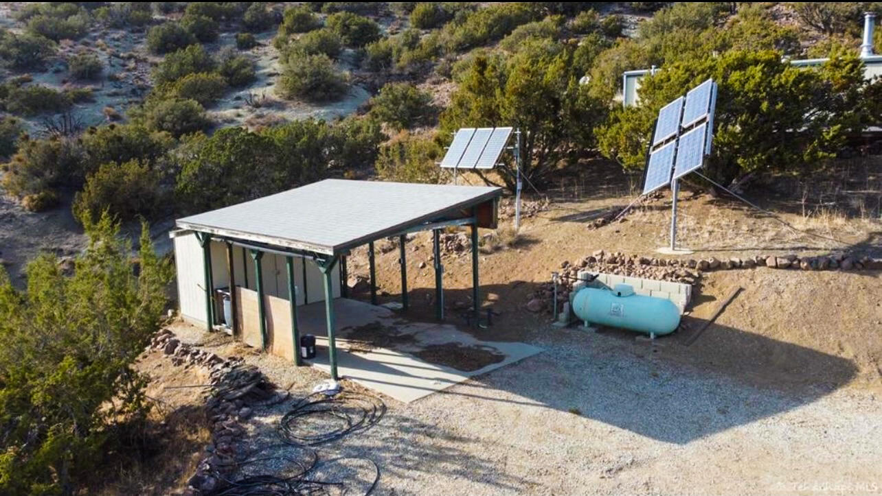 23257 Trinity Trail Tehachapi, CA 93561 - Photo 3 of 24 EFB72D0E-8C63-498E-A022-B33EE6C16E44