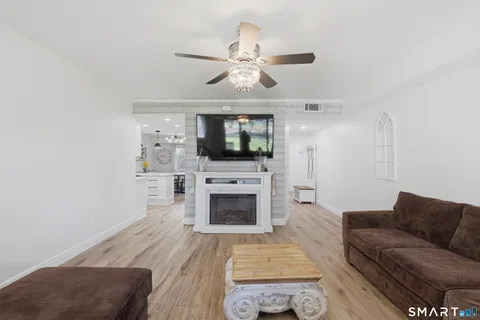 $450,000 | 814 Popes Island Road, Unit 814, Milford, CT 06461