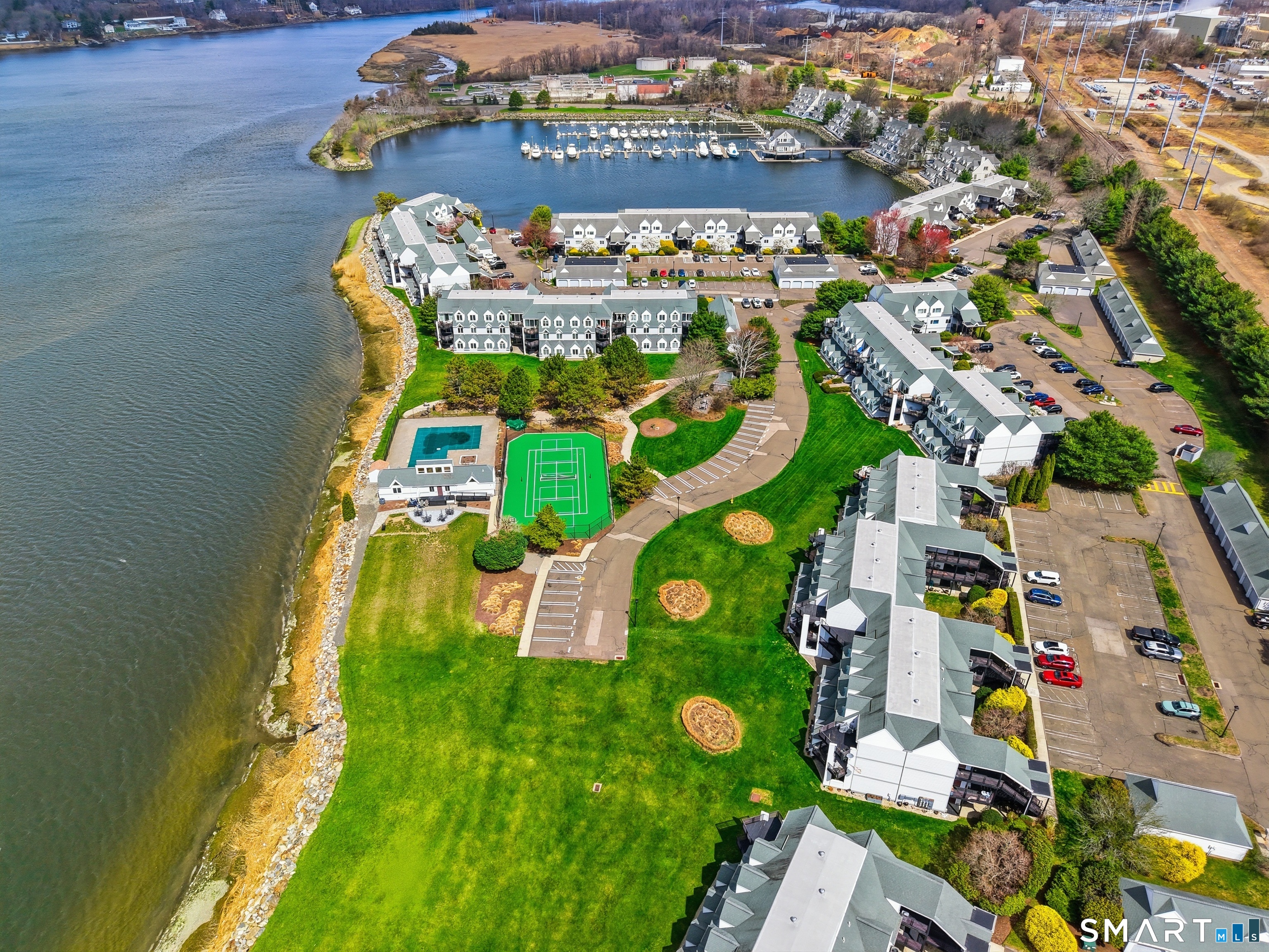 814 Popes Island Road, Unit 814 Milford, CT 06461 - Photo 3 of 39