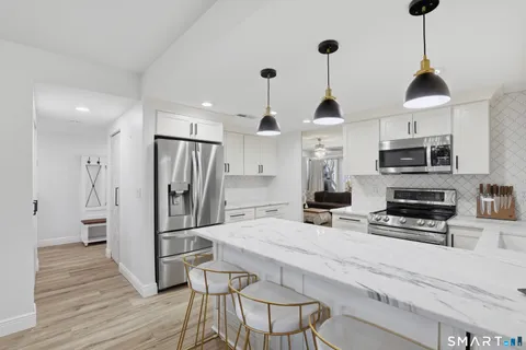 $450,000 | 814 Popes Island Road, Unit 814, Milford, CT 06461