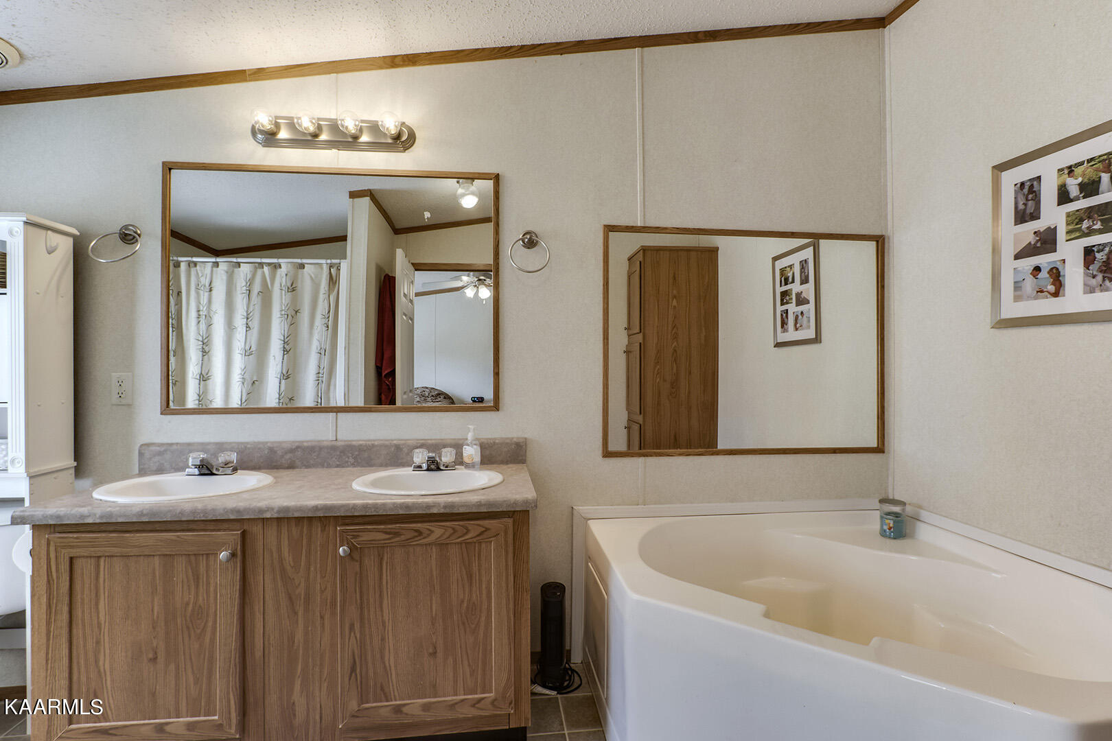312 Eaves Ferry Road Decatur, TN 37322 - Photo 23 of 48 23_EavesFerryRoad_312_MasterBath