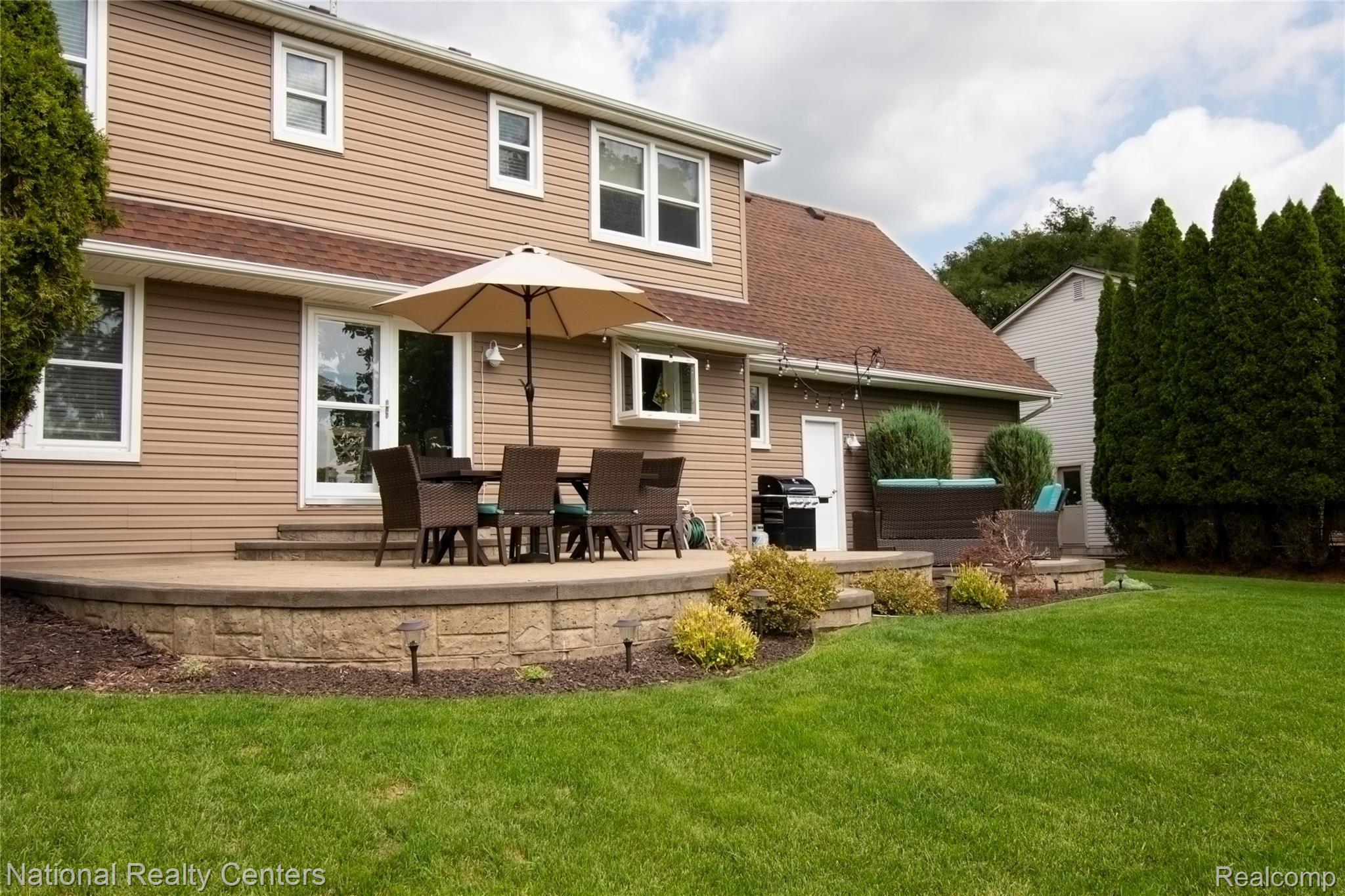 1963 North Fairview Lane Rochester, MI 48306 - Photo 33 of 34 Back view.jpg
