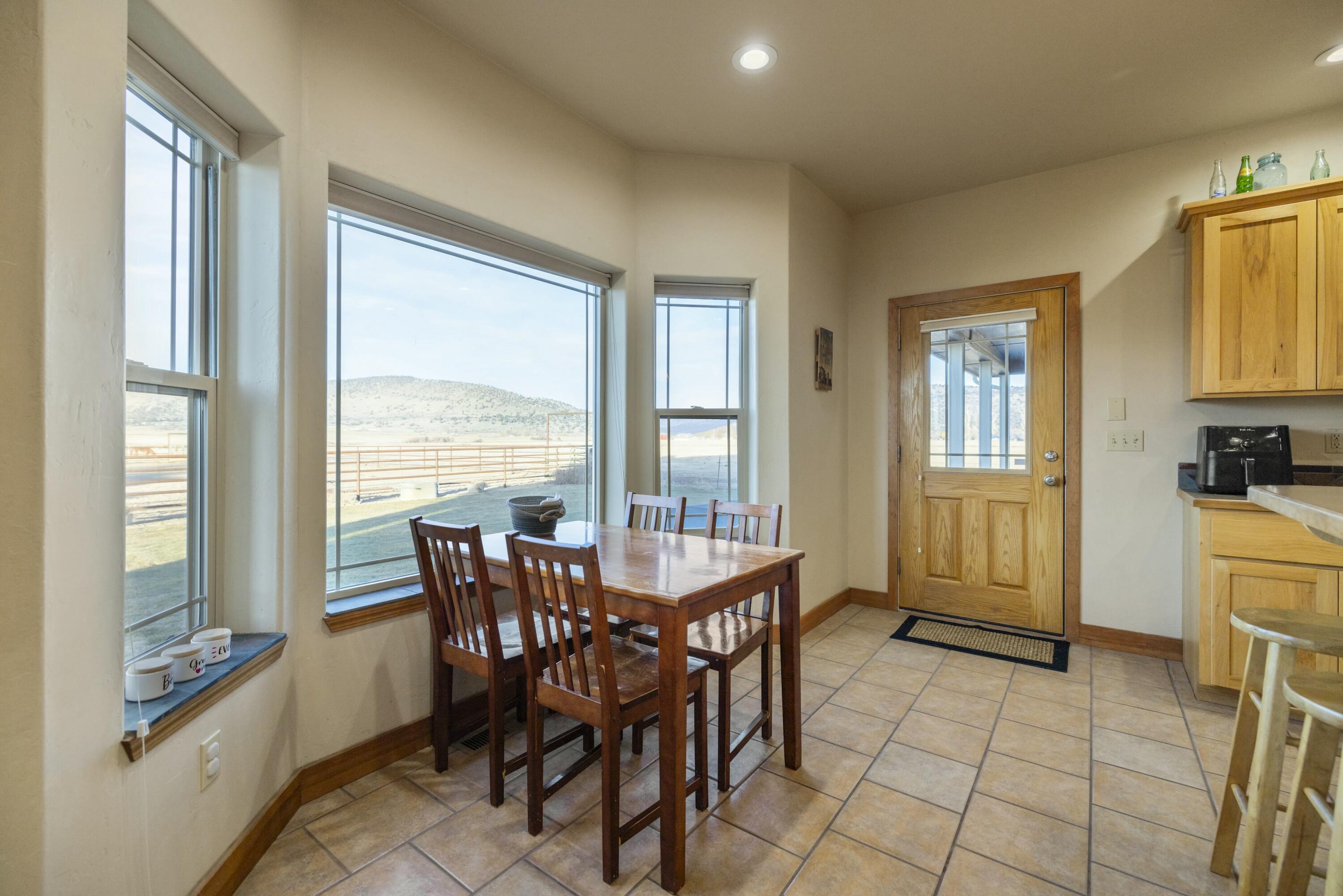 11251 Crystal Springs Road Klamath Falls, OR 97603 - Photo 18 of 64 kitchen