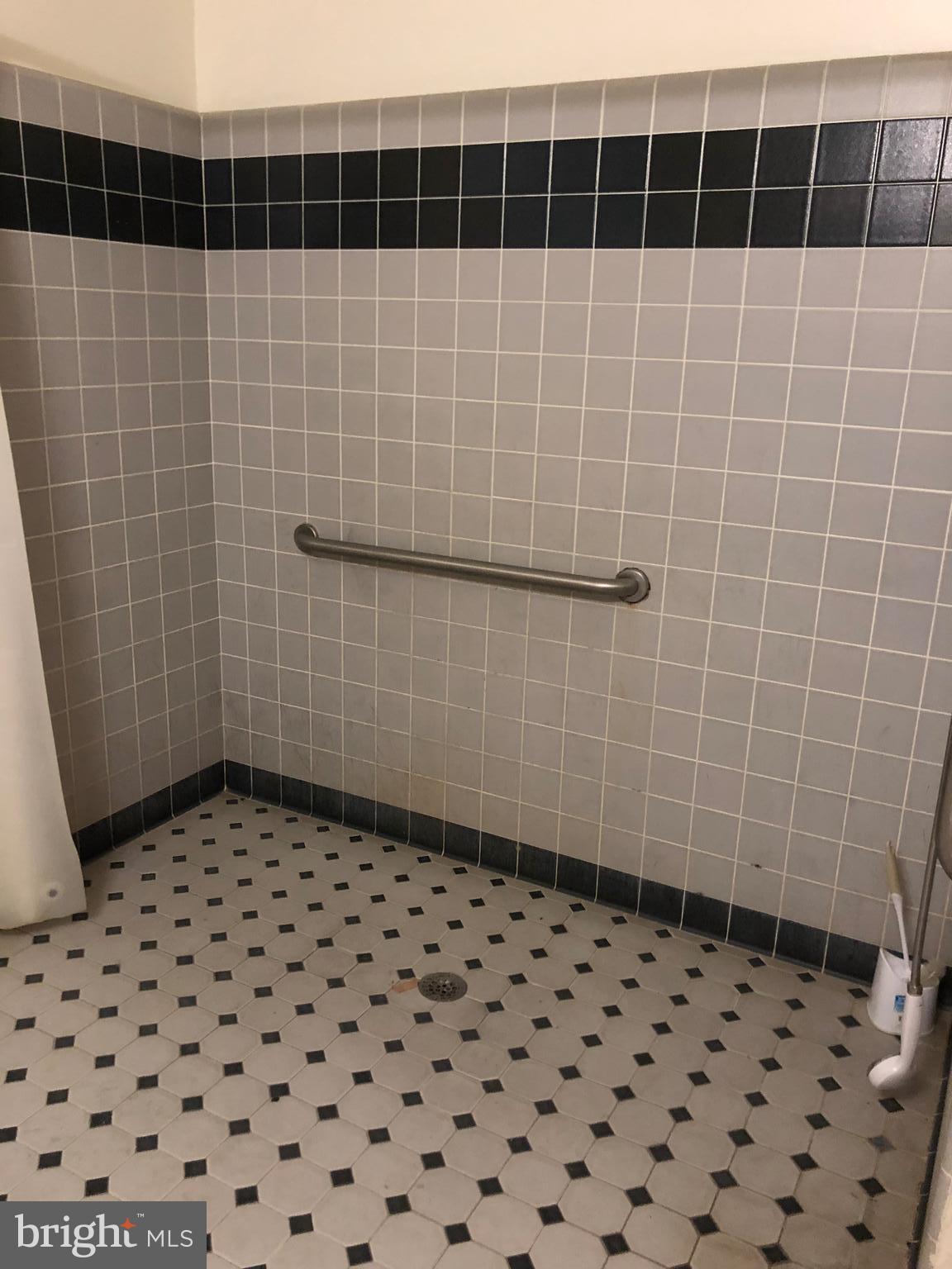 2189 Grant Road Quakertown, PA 18951 - Photo 14 of 26 Shower