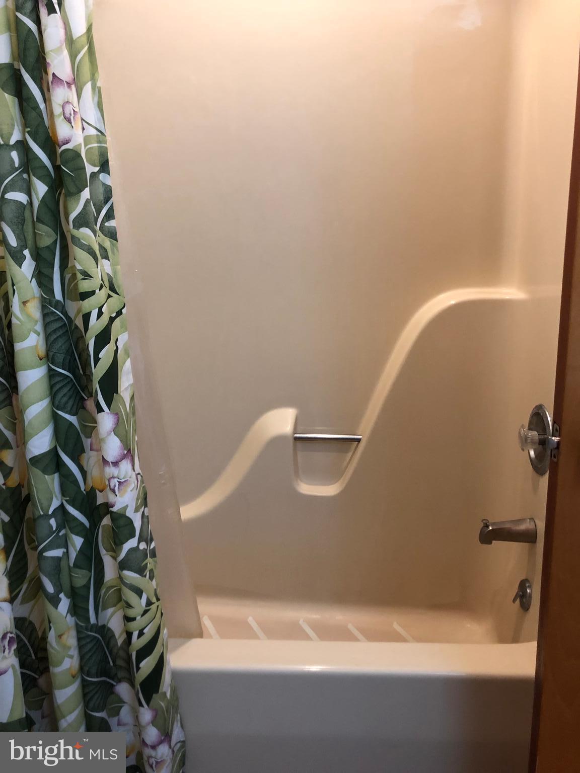 2189 Grant Road Quakertown, PA 18951 - Photo 16 of 26 Shower