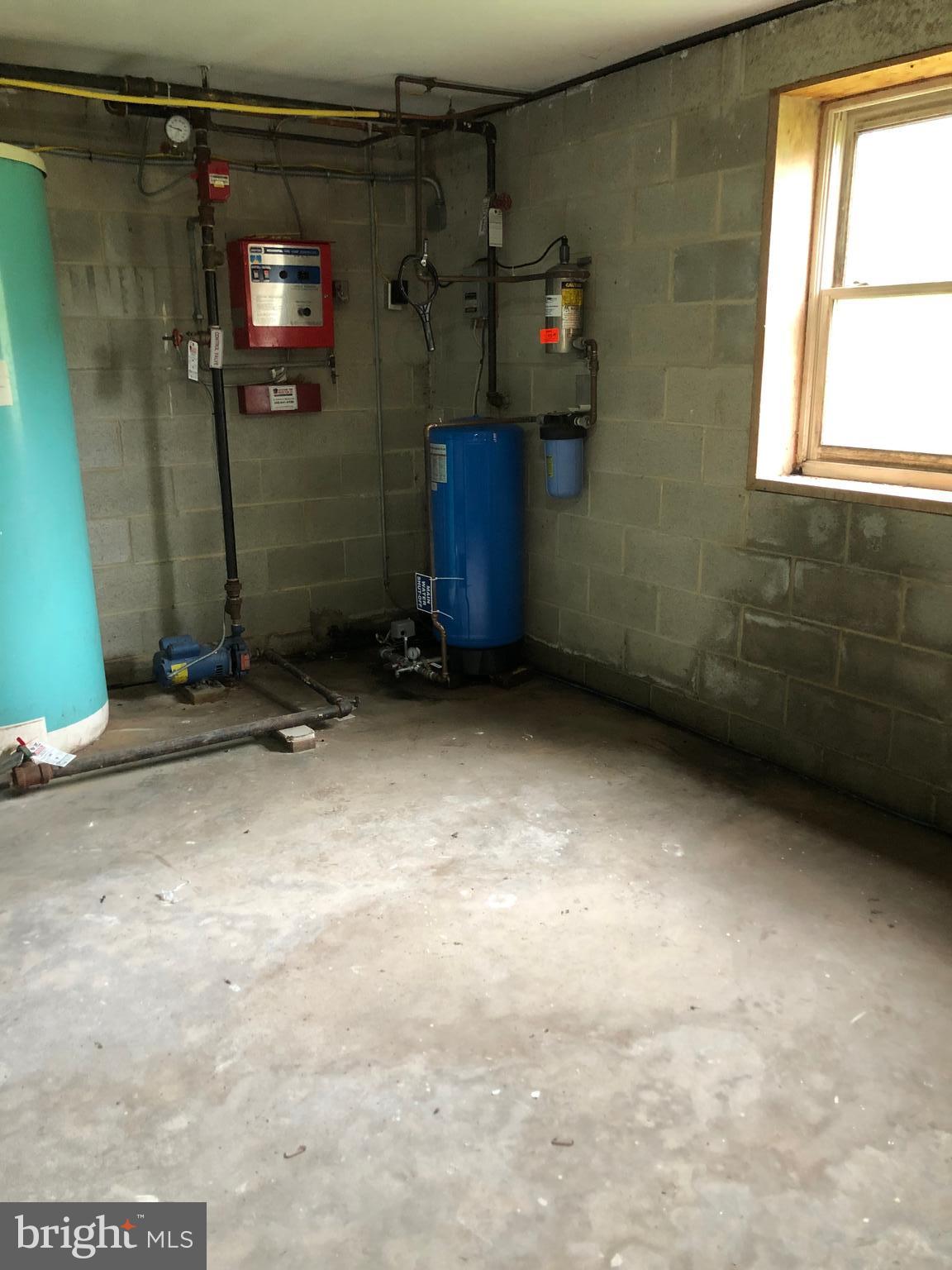 2189 Grant Road Quakertown, PA 18951 - Photo 24 of 26 Well tank and filter
