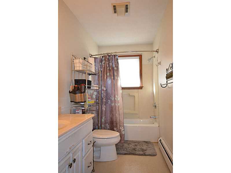 39 Brayton Road Tiverton, RI 02878 - Photo 17 of 24 Bathroom. Full Bath